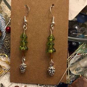Tree 🌲 Earrings with Pinecone